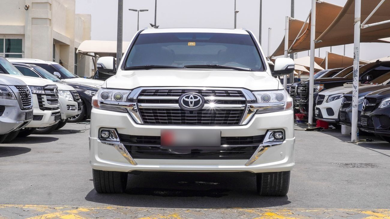 Toyota Land Cruiser VXR 5.7 L V8 with 2024 Body Kit