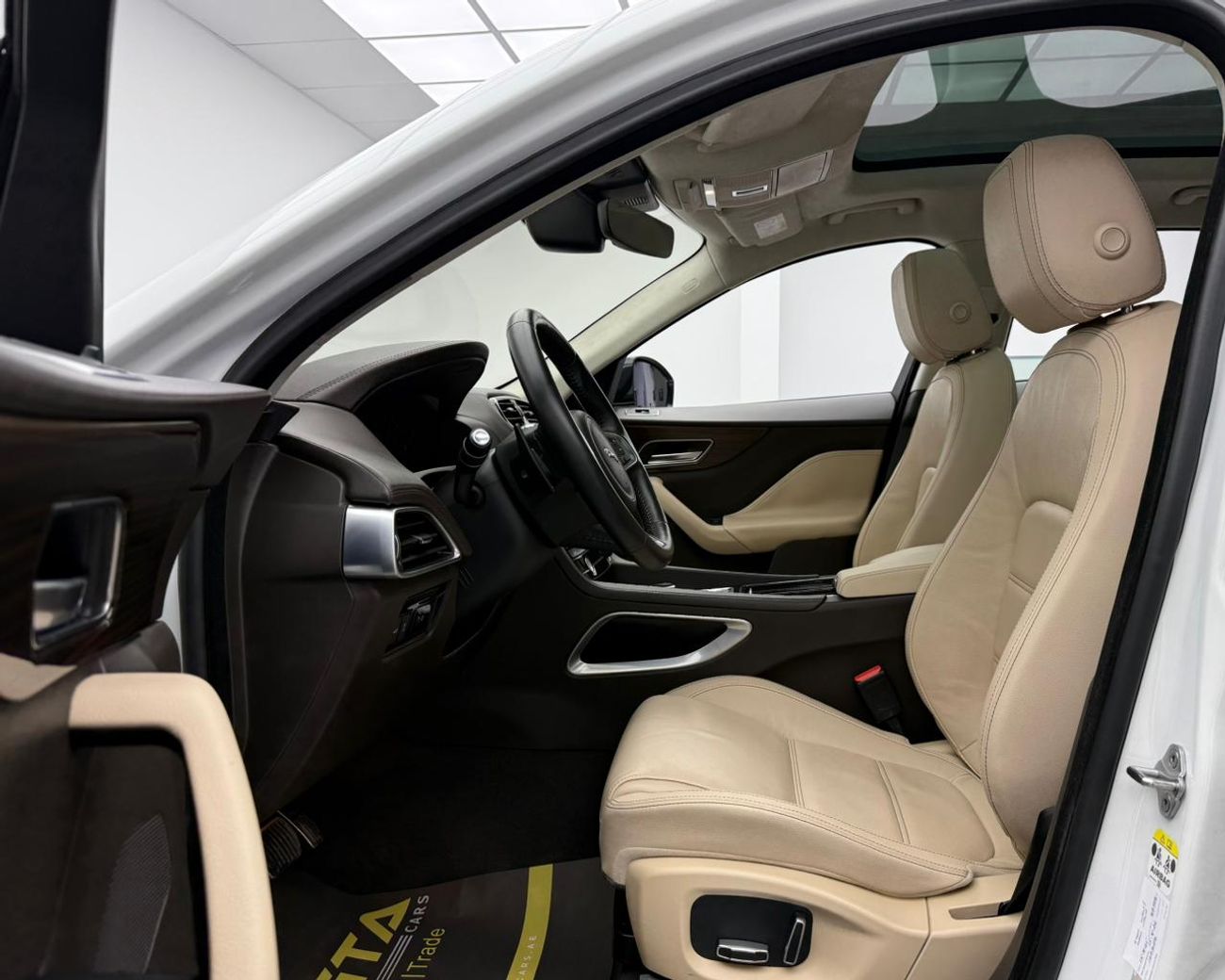 جاكوار F بيس 2019 Jaguar F-Pace 25T, Warranty, Full Jaguar Service History, Excellent Condition, GCC