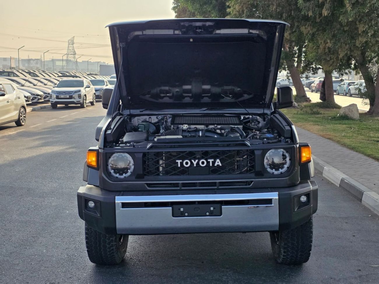 Toyota Land Cruiser Pick Up diesel 4.5 liter ,right hand ,drive 2017 model ,shape 2024 ,only for export available