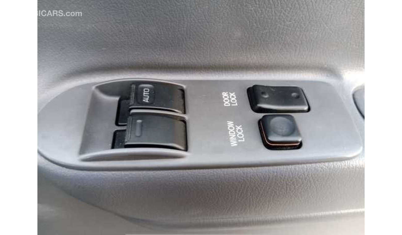 Toyota Hiace TOYOTA HIACE VAN RIGHT HAND (PM1160)
