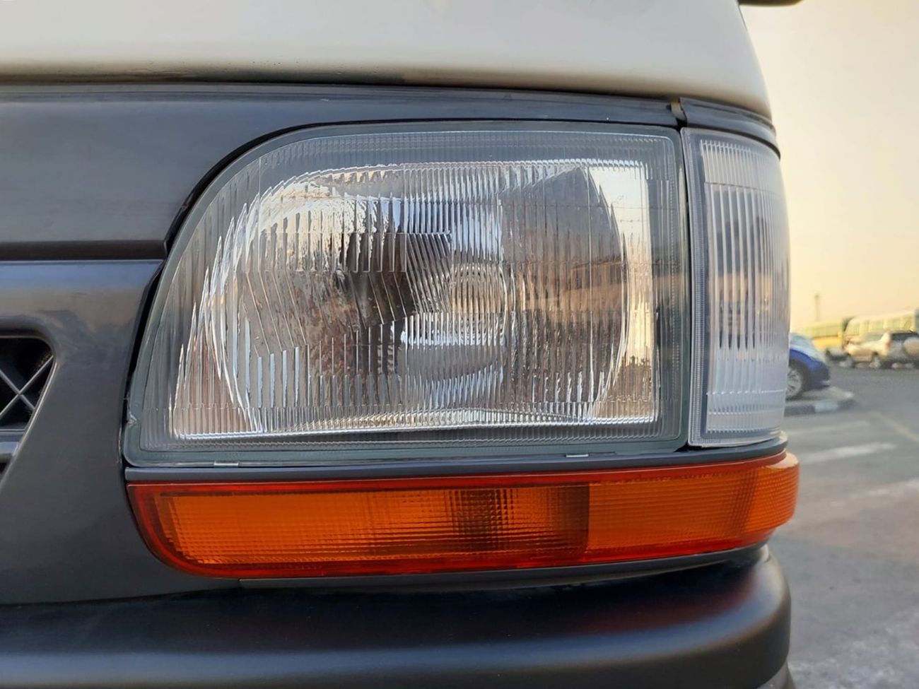 تويوتا هاياس TOYOTA HIACE COMMUTER VAN RHD 2004 MODEL 3.0 L DIESEL MANUAL(PM20757)