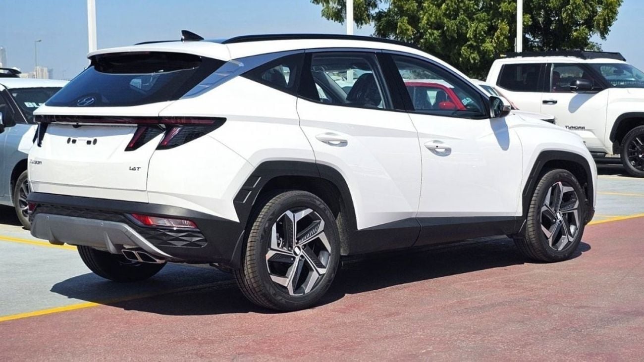 Hyundai Tucson Hyundai Tuscon 1600cc PETROL MO 4X2 WITH PANORAMIC SUNROOF (EXPORT ONLY)