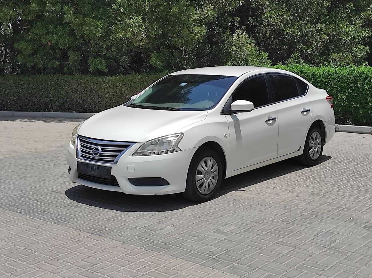 Nissan Sentra SV 1.8L Nissan Sentra 2016 Gcc V4 full automatic fast owner clean car