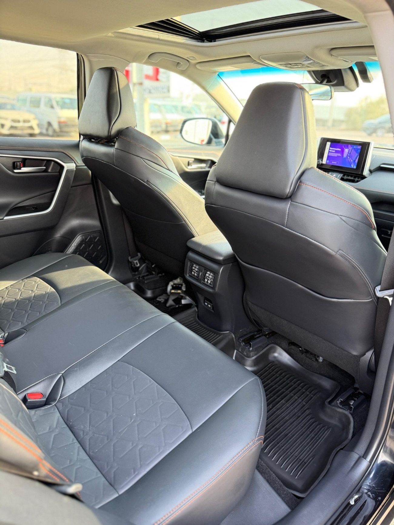 تويوتا راف ٤ Adventure Full Option 4WD Sunroof, leather, push start