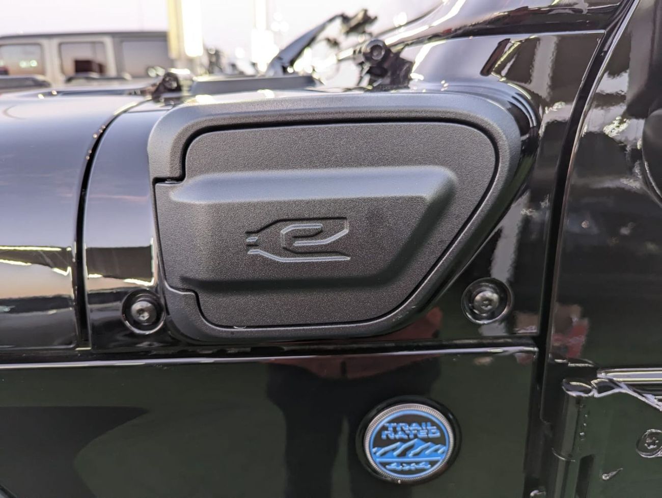 جيب رانجلر JEEP WRANGLER 2024 HYBRID 4/4 WILLYS  ALSO CHARGING WIRES AVALIBLE CAR IS CLEAN SAME LIKE  NEW ZERO