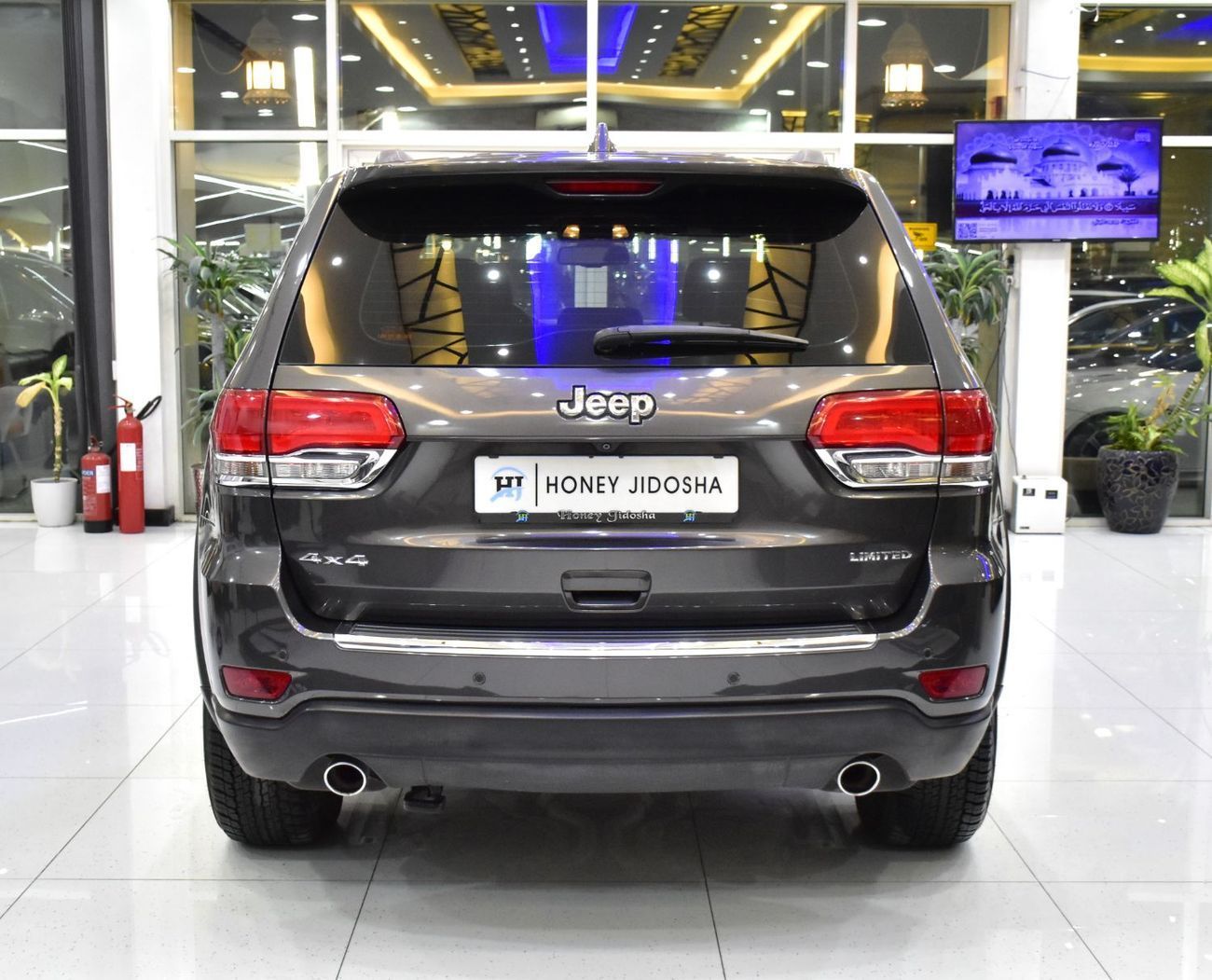 Jeep Grand Cherokee EXCELLENT DEAL for our Jeep Grand Cherokee Limited 4x4 ( 2015 Model ) in Grey Color GCC Specs