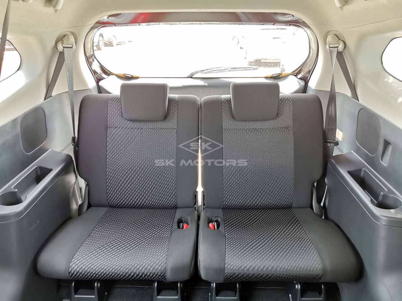 Toyota Rush 1.5L, 17" Rims, Front & Rear A/C, Fabric Seats, Parking Sensor Rear, Xenon Headlight (CODE # TRGC05)