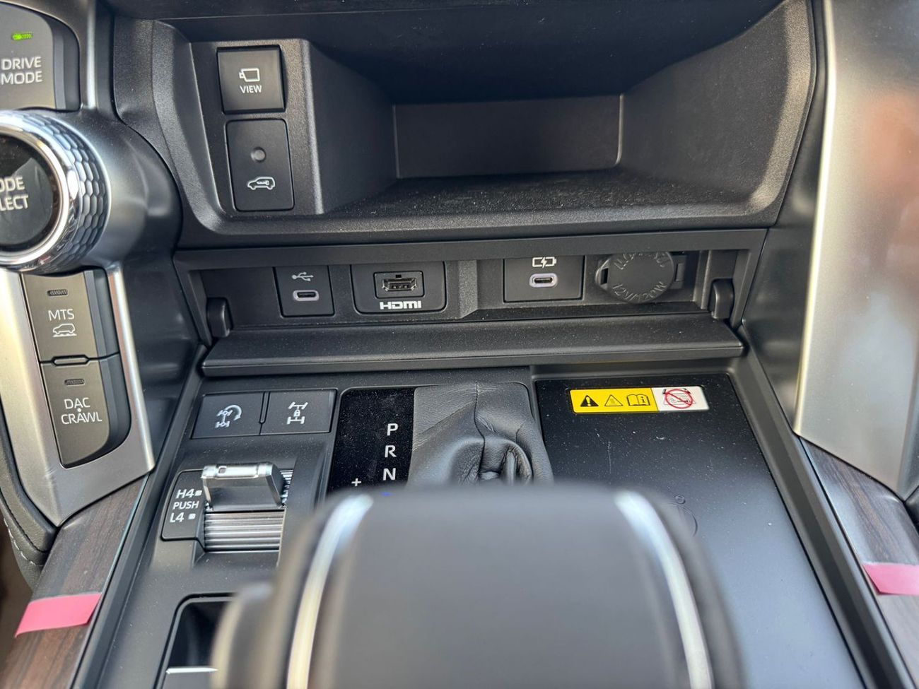 Toyota Land Cruiser TOYOTA LC300 VX 3.5L PTR  GCC A/T F/O WHITE 2025