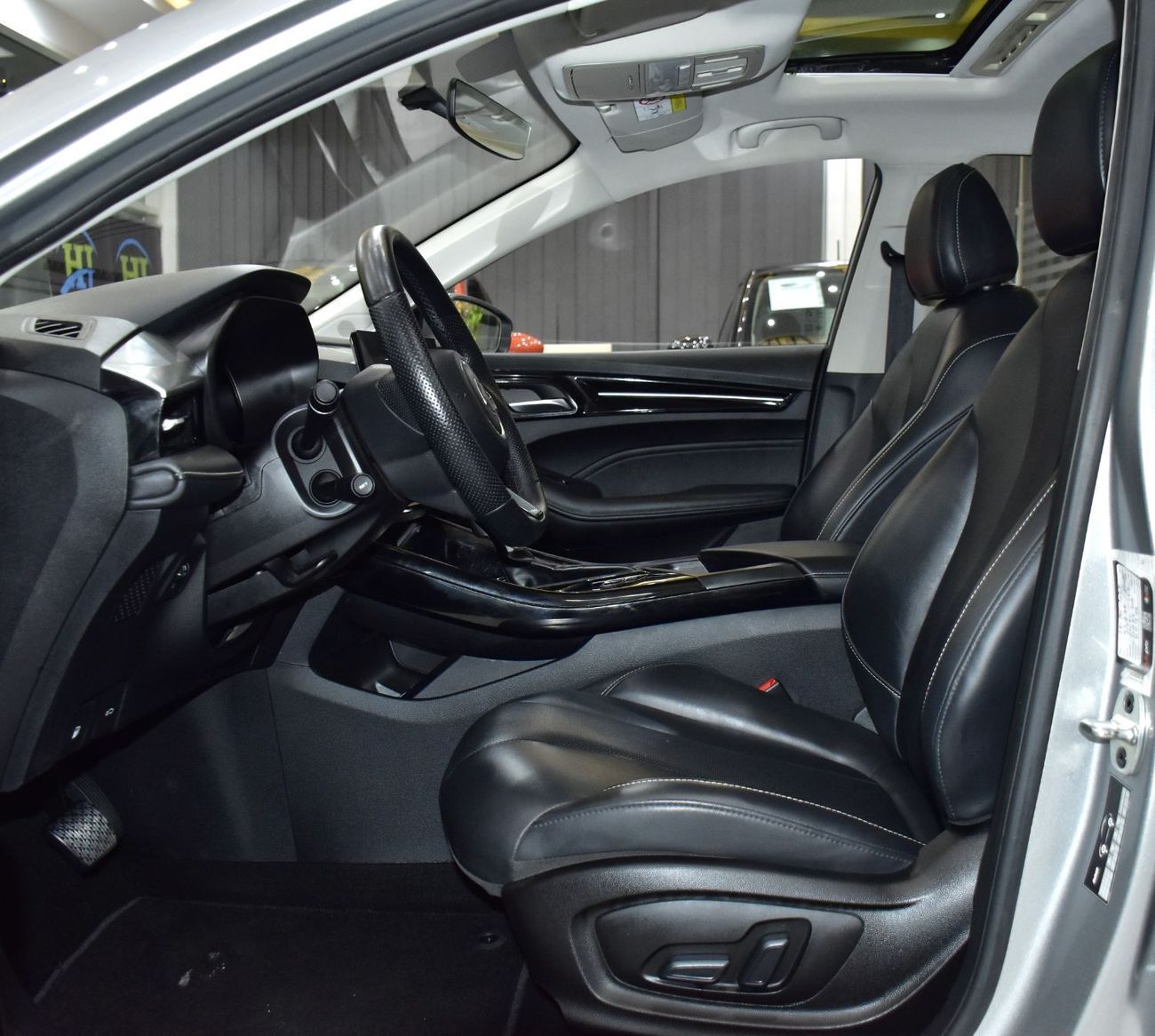 MG 5 LUX EXCELLENT DEAL for our MG 5 ( 2025 Model ) in Silver Color GCC Specs