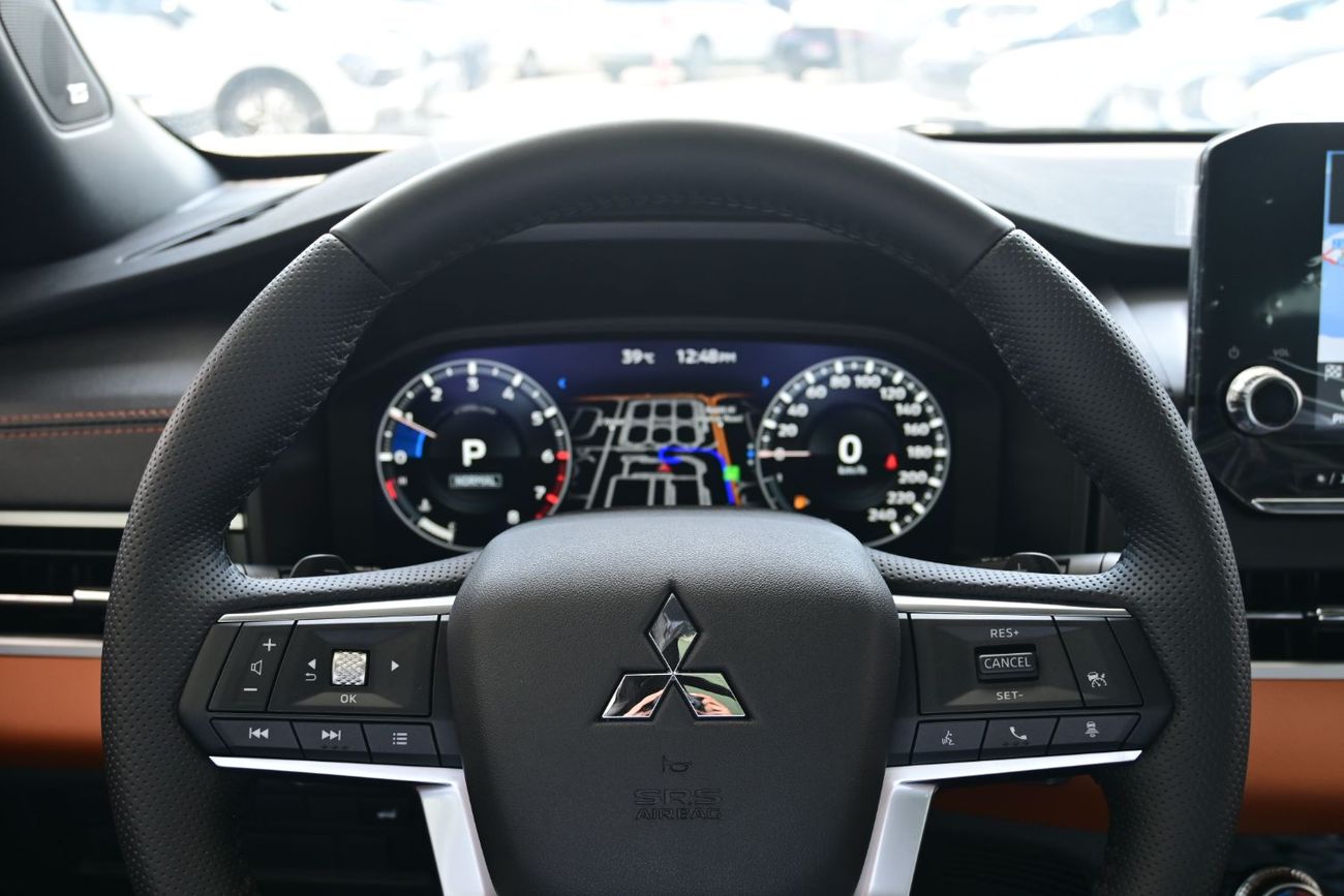 ميتسوبيشي آوتلاندر Mitsubishi Outlander P-Line 2.5L Petrol 4WD, Model 2025, Color Silver