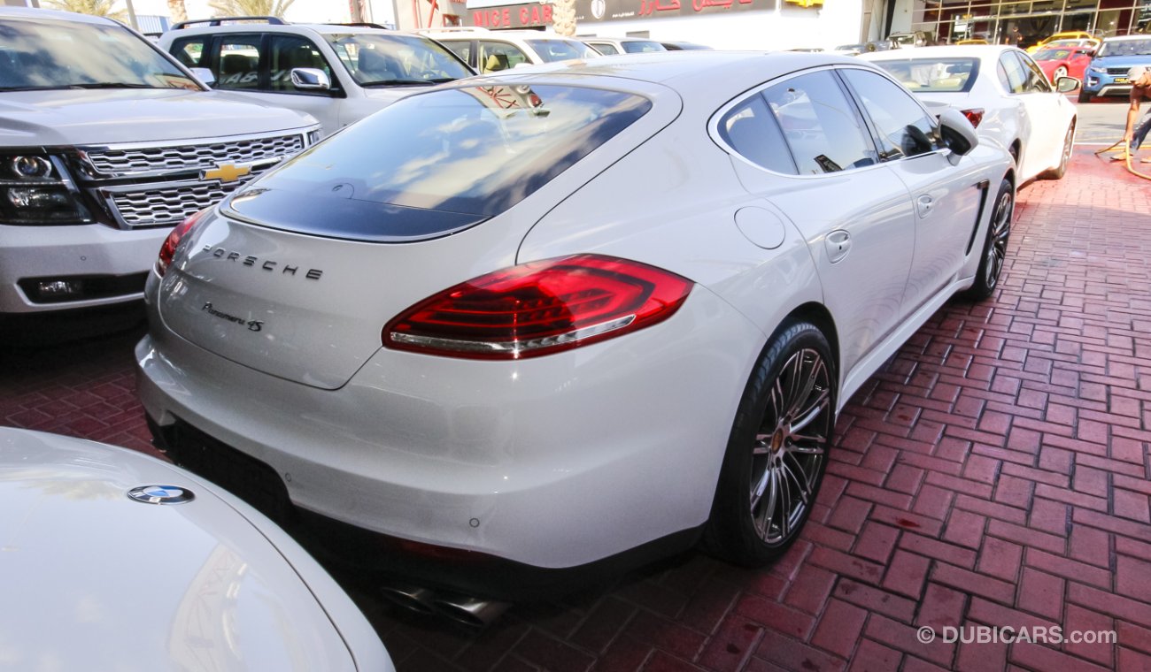 Porsche Panamera 4S 3.0