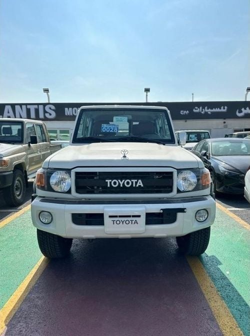 Toyota Land Cruiser 70 Toyota Land cruiser LC71 4.0P Full Option MT MY2022-White70 universally