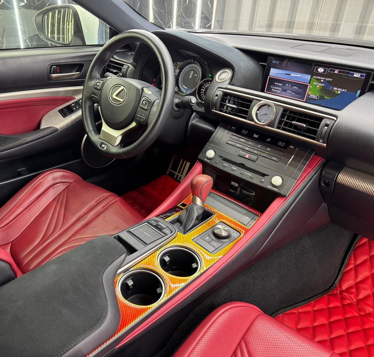 لكزس RC F Carbon 5.0L