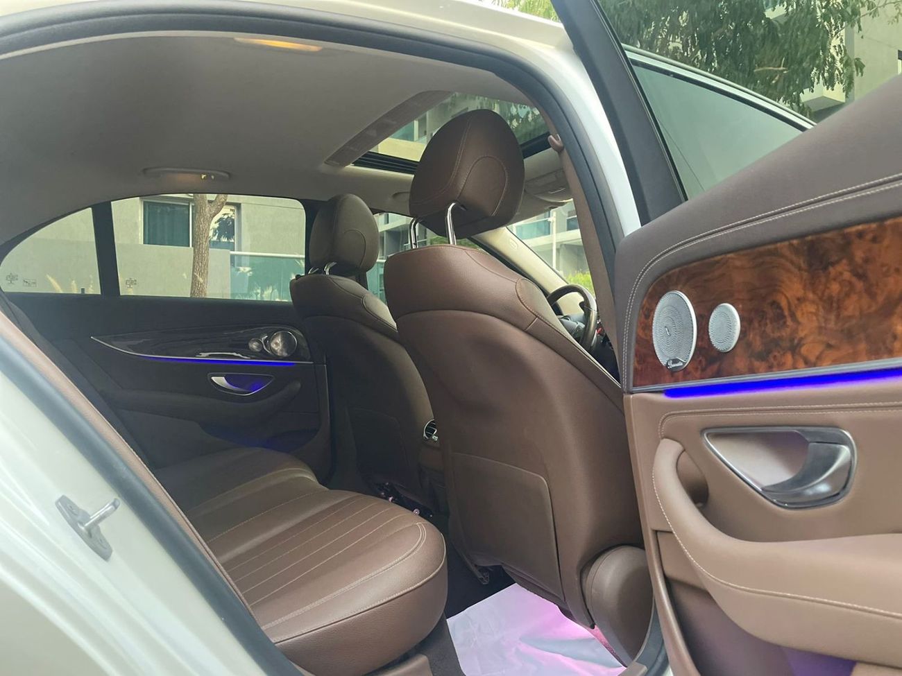 Mercedes-Benz E300 2017 Mercedes Benz E 300 4Matic Full Option 2.0L V4 Turbo Full Option With Sensors and Radar -