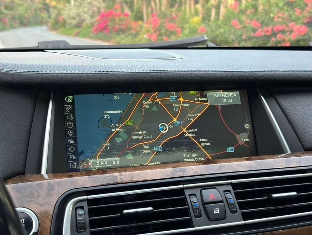 بي أم دبليو 750Li UAE Edition 4.4L - 2014 - GCC Specs - V8 - twin-turbo - 445 horsepower - Perfect Condition