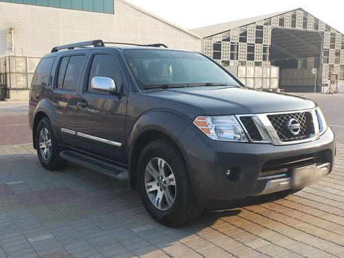 Nissan Pathfinder LE 4.0 V6