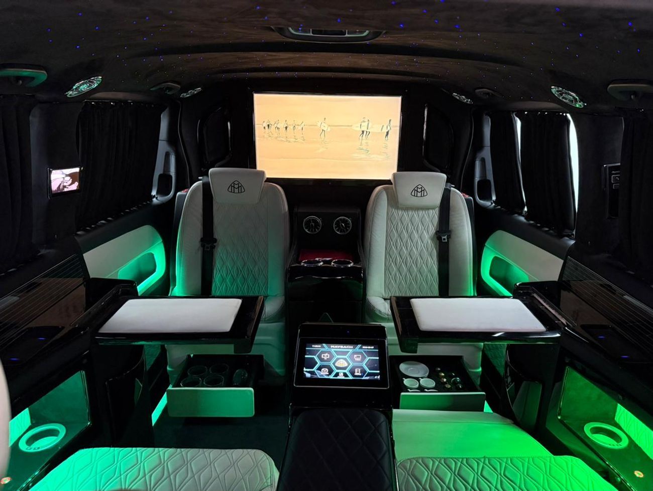 مرسيدس بنز V 250 2023 Mercedes Maybach V250, Warranty, Very Low Km, Fully Loaded, Excellent Condition, GCC