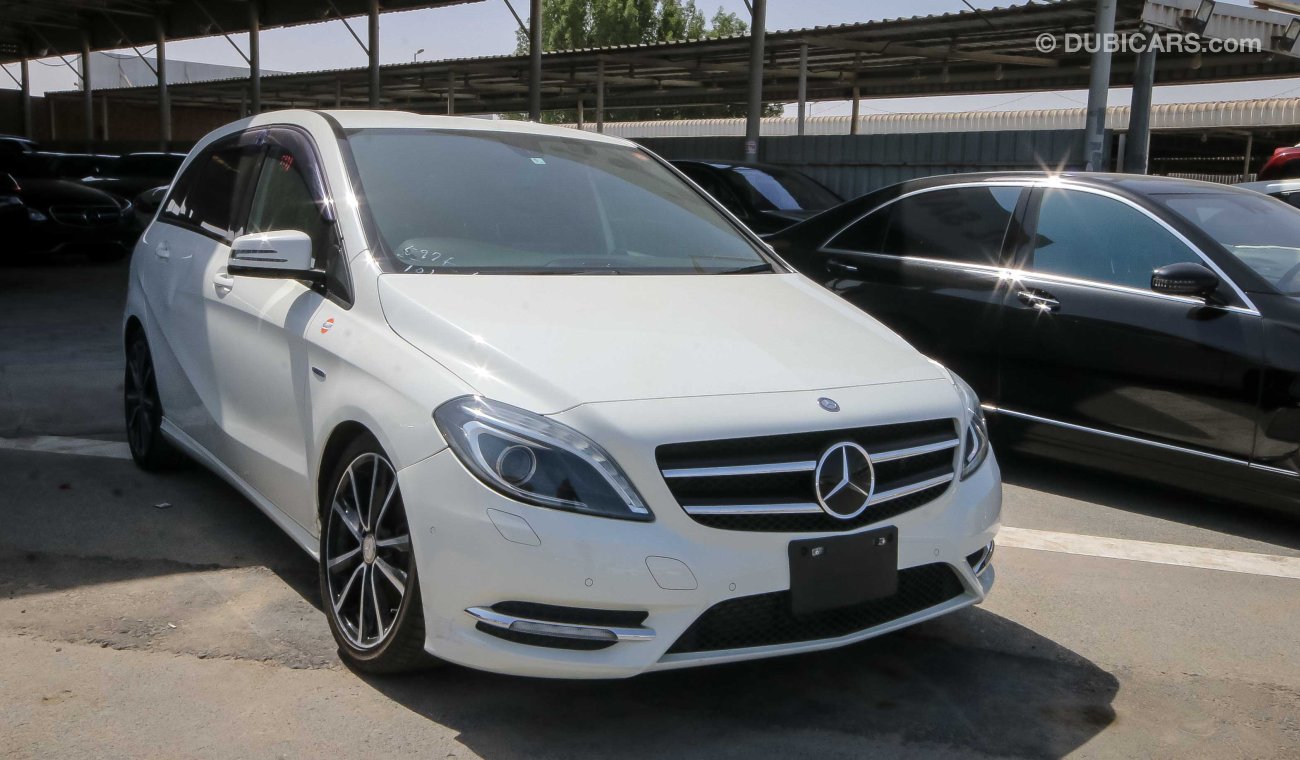 Mercedes-Benz B 180