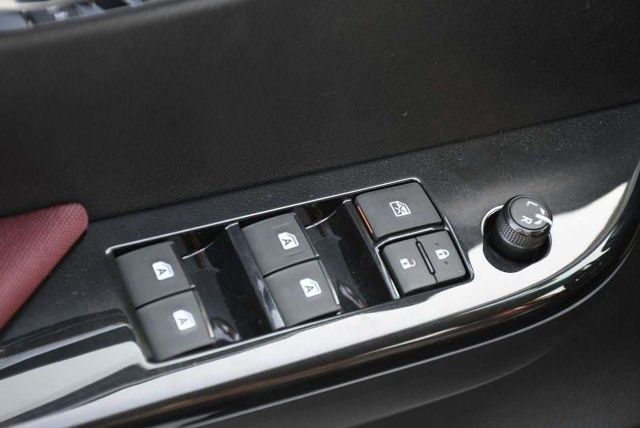 تويوتا هيلوكس 2.7L AUTOMATIC FULL OPTION