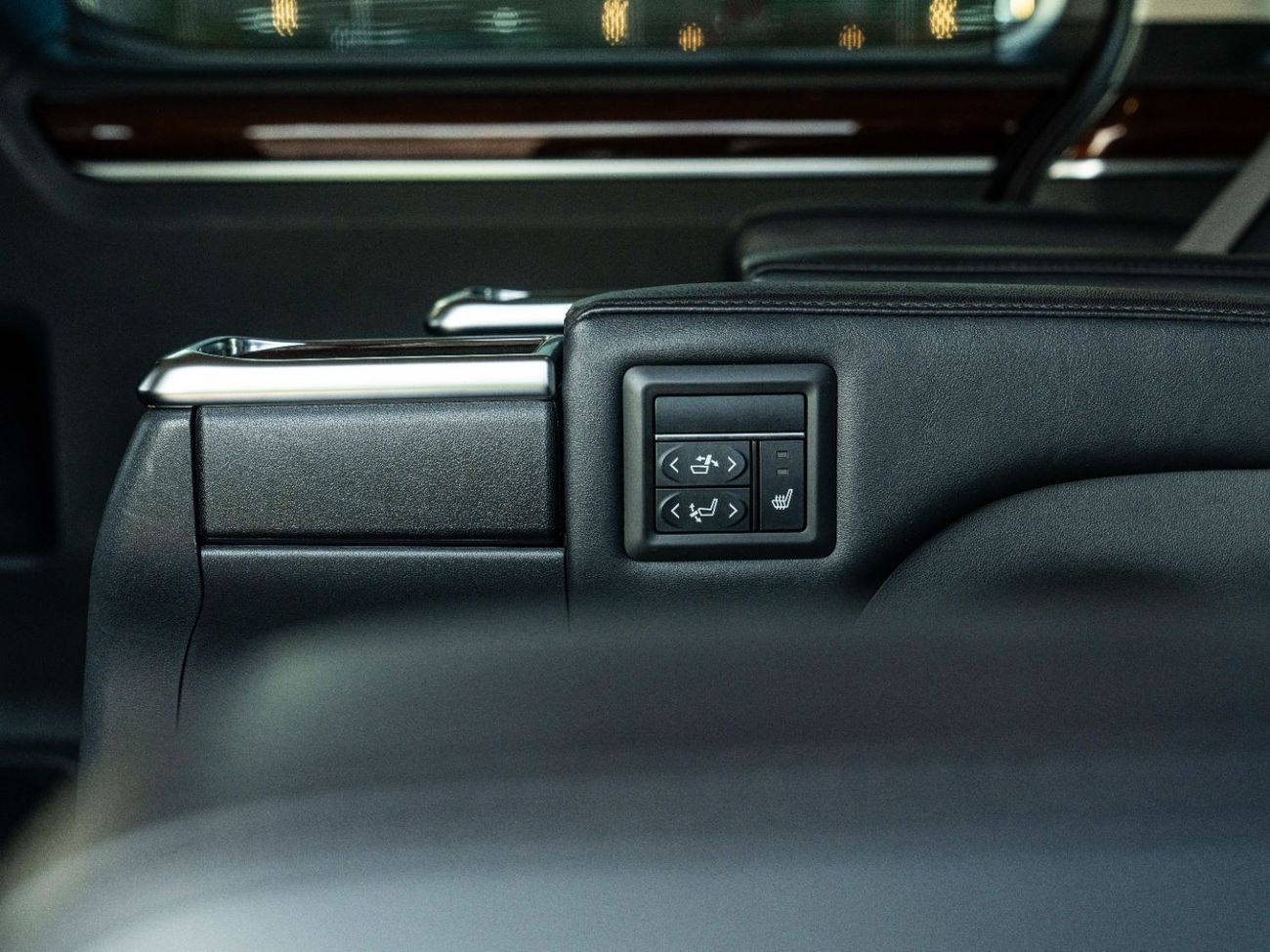 تويوتا جرافينا AED 2,516 PM • GRANVIA PREMIUM 3.5L V6 • LOW KMS • 4 CAPTAIN CHAIRS • FULLY LOADED TOP OPTION