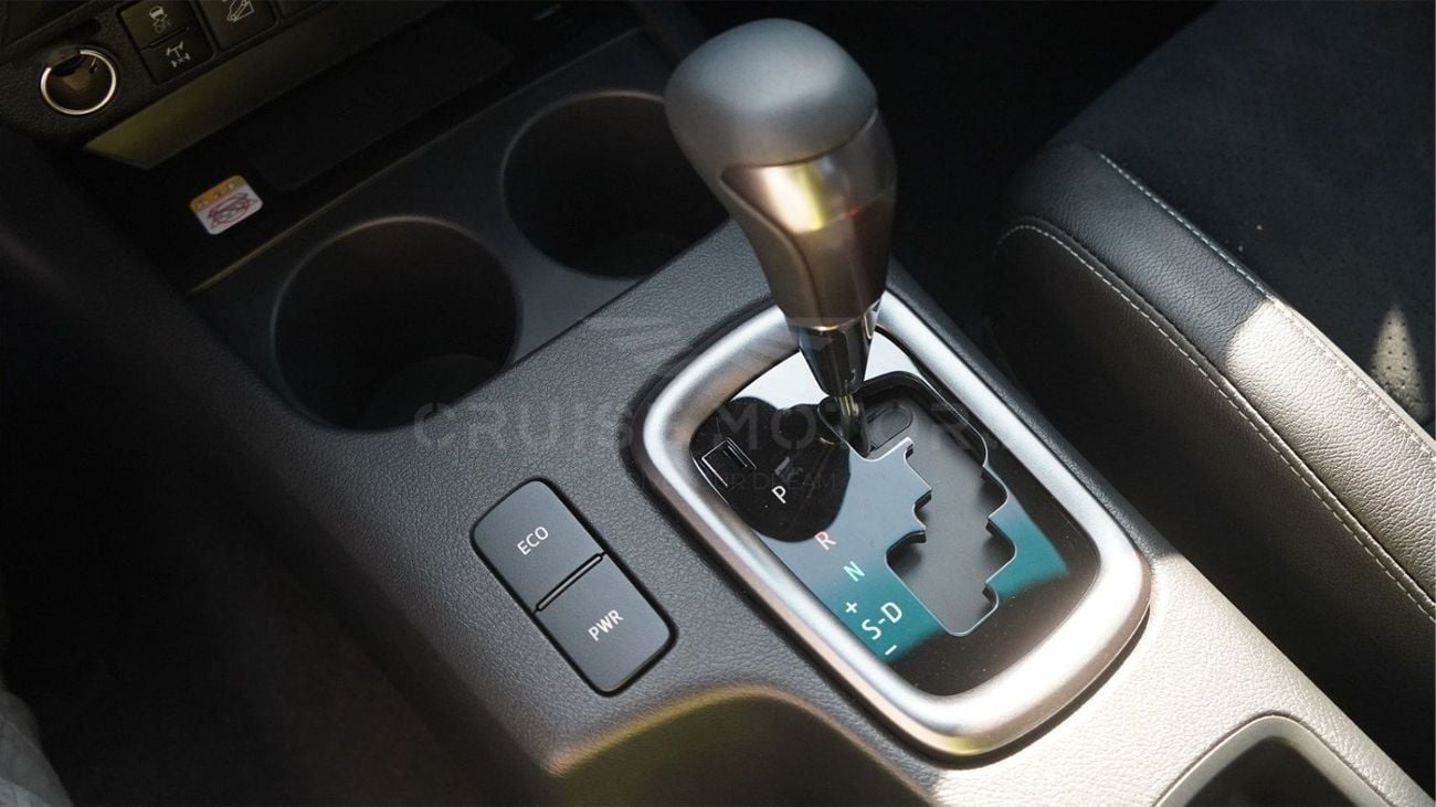 تويوتا هيلوكس Automatic . Diesel . Four Wheel Drive . 5 Seats . 4 Doors - White