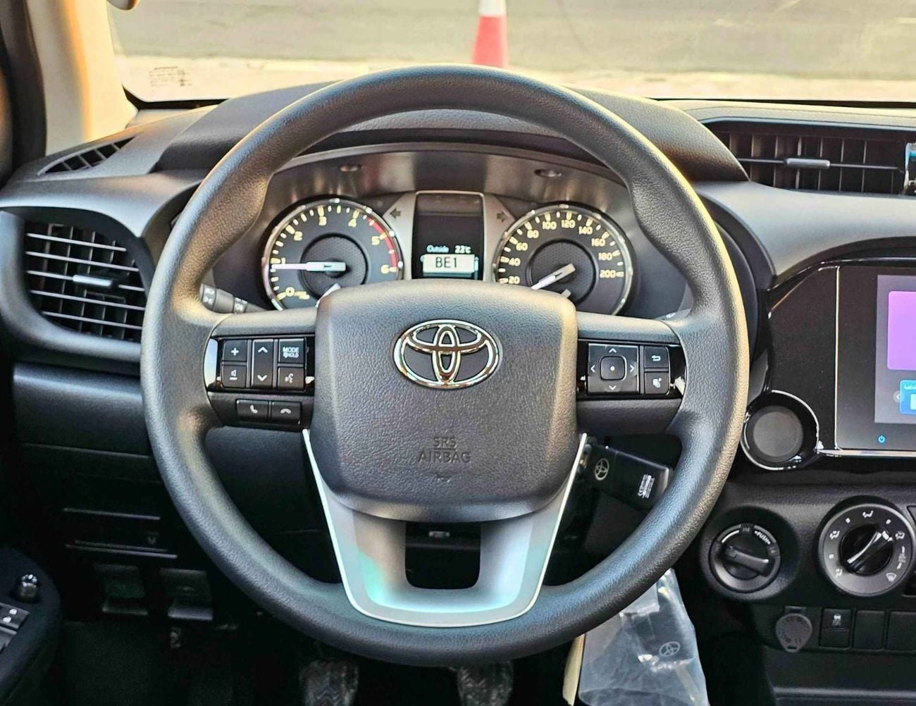 تويوتا هيلوكس WIDE BODY | M/T |  2.4L V4 DIESEL | 3 AIRBAG | COOL BOX | LARGE DVD |  UNDER PROTECTOR STRIPE TAPE B
