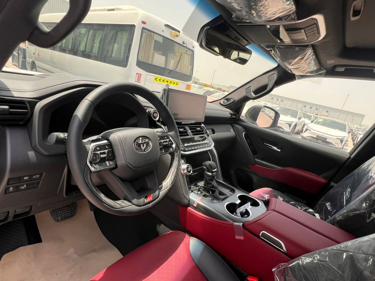 تويوتا لاند كروزر 2025 Toyota Land Cruiser LC300 GR-Sport (Full-Option with Radar) 3.3L V6 Twin Turbo Diesel A/T 4WD