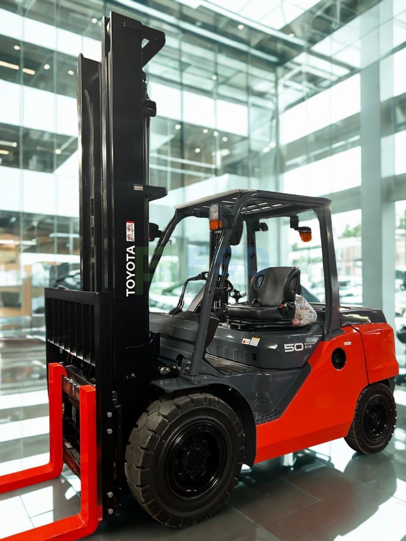 Toyota Fork lift Forklift TOYOTA 5 TON 2 STAGE DIESEL FORKLIFT TRUCK MODEL 8FD50N. (Export Only)
