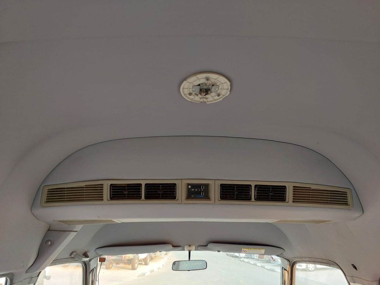 تويوتا هاياس TOYOTA HIACE COMMUTER VAN RHD 2004 MODEL 3.0 L DIESEL MANUAL(PM20757)