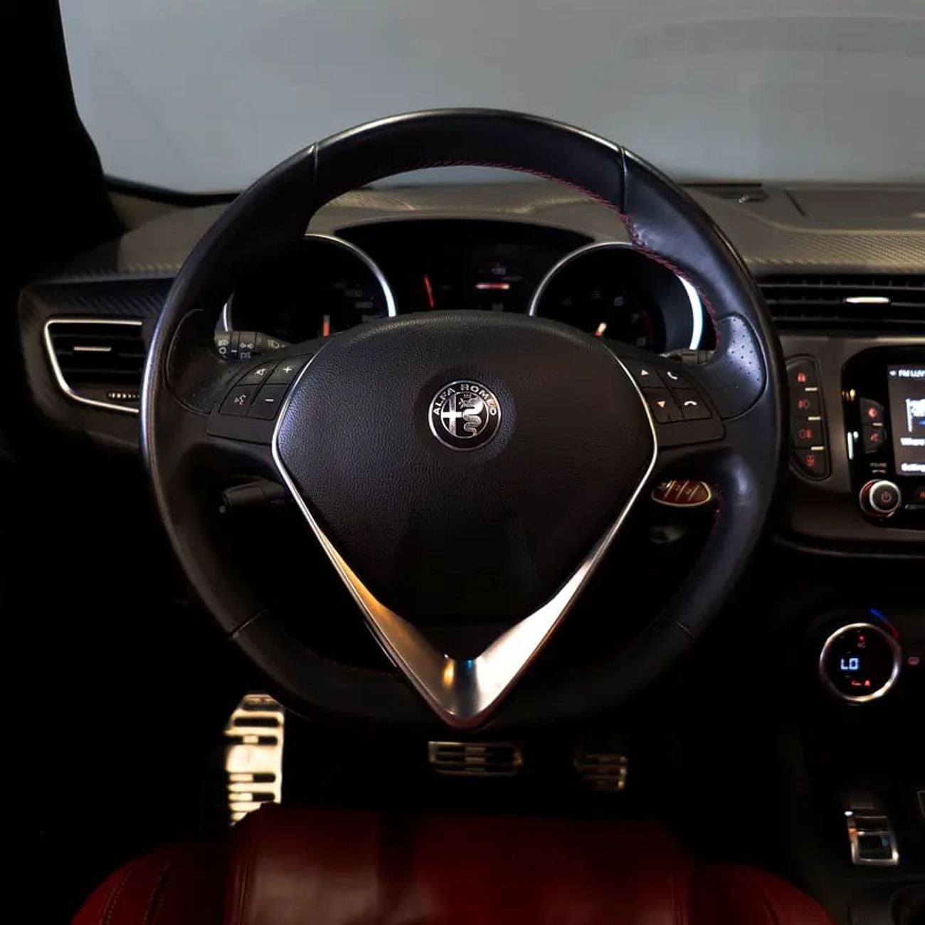 ألفا روميو جوليتا 861 pm • 0% Downpayment • Veloce • Agency Warranty