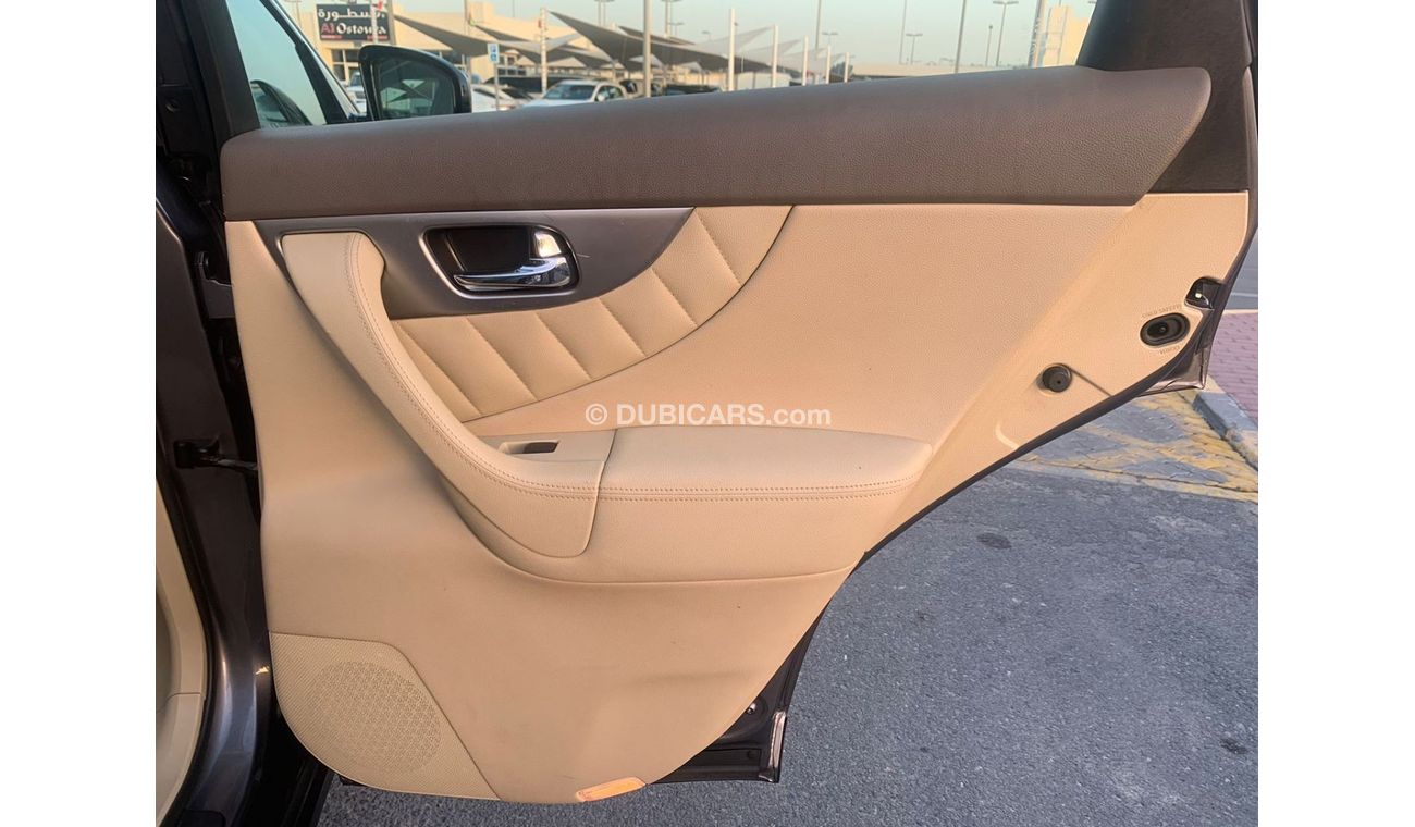 Infiniti QX70 Limited Infiniti QX70 _ Gcc_2019_Excellent_Condition _Full option