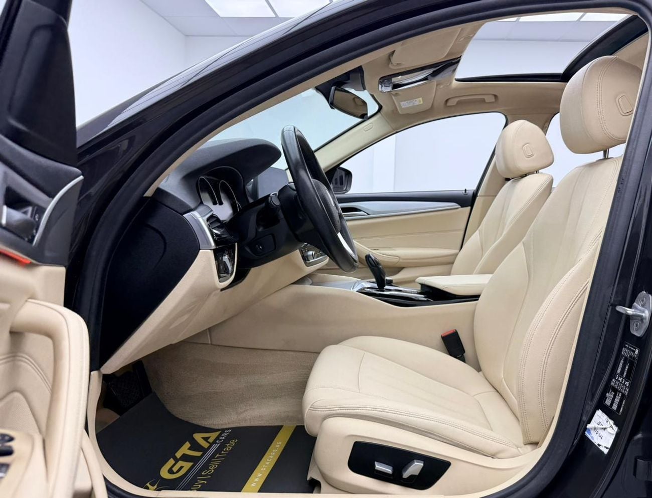 BMW 520i M SPORT 2020 BMW 520i, Warranty, Service History, Fully Loaded, Excellent Condition, GCC