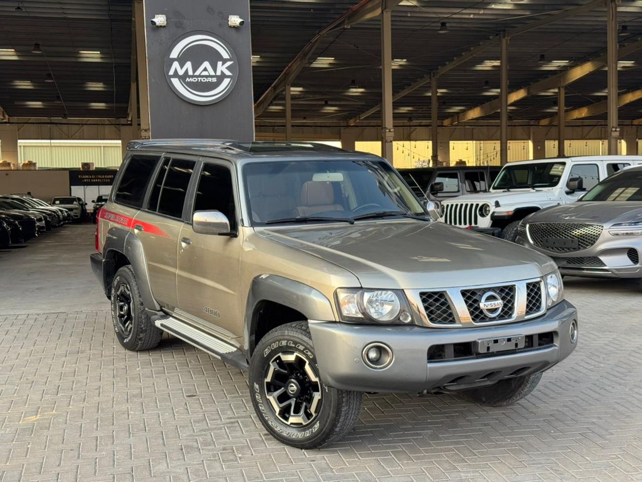 نيسان باترول سوبر سفاري سوبر سفاري / محرك VTC 4.8 لتر V6 / كامل المواصفات / فتحة سقف / قفل تفاضلي / مقاعد جلدية / بحالة ممتا