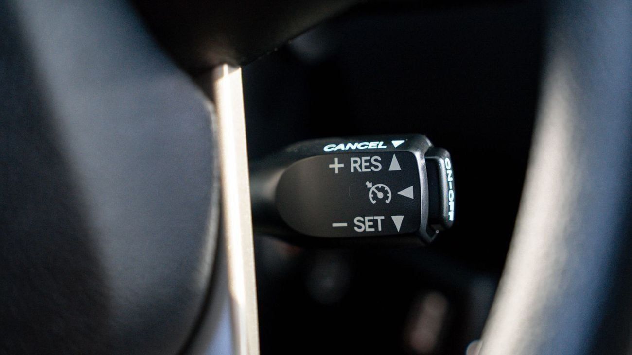 تويوتا هيلوكس 2025 Toyota Hilux GLX 2.7 - White Inside Maroon | Export Only