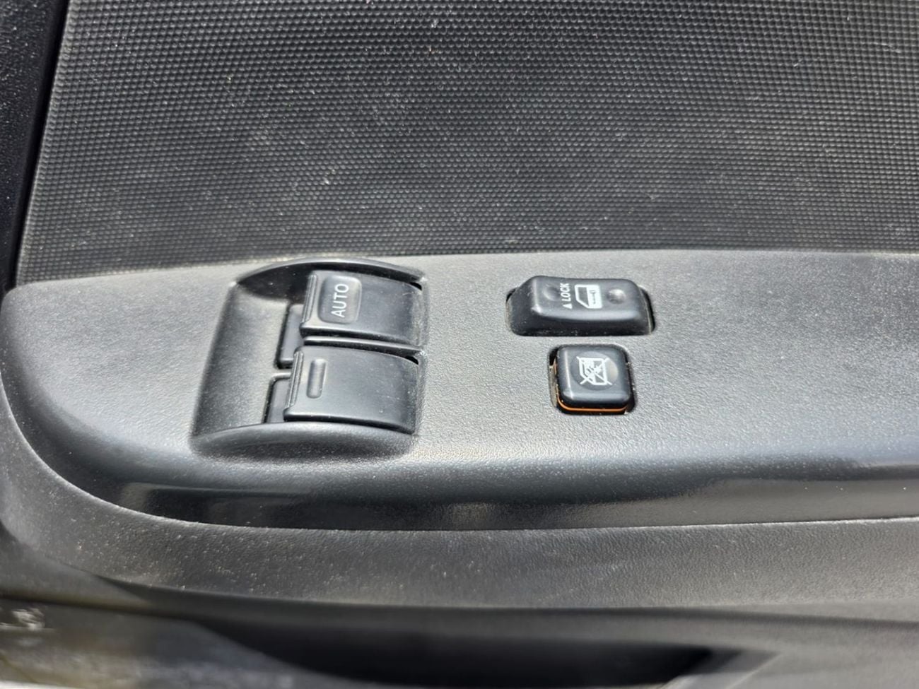 Toyota Hiace TOYOTA HIACE COMMUTER VAN RHD 2015 MODEL 3.0 L DIESEL AUTOMATIC(PM15122)