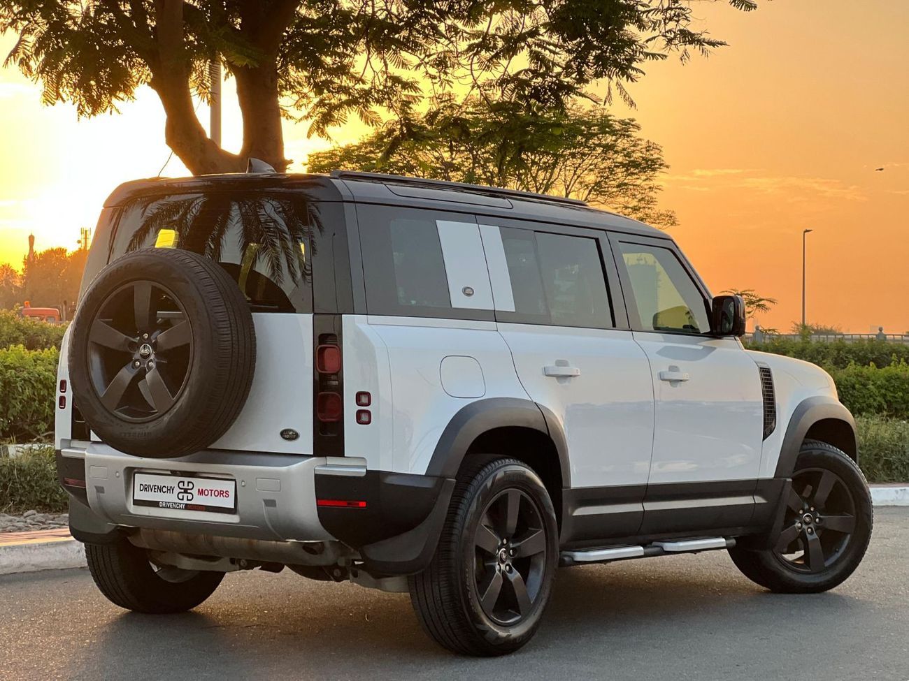 Land Rover Defender P400 110 S 3.0L (5 Seater)