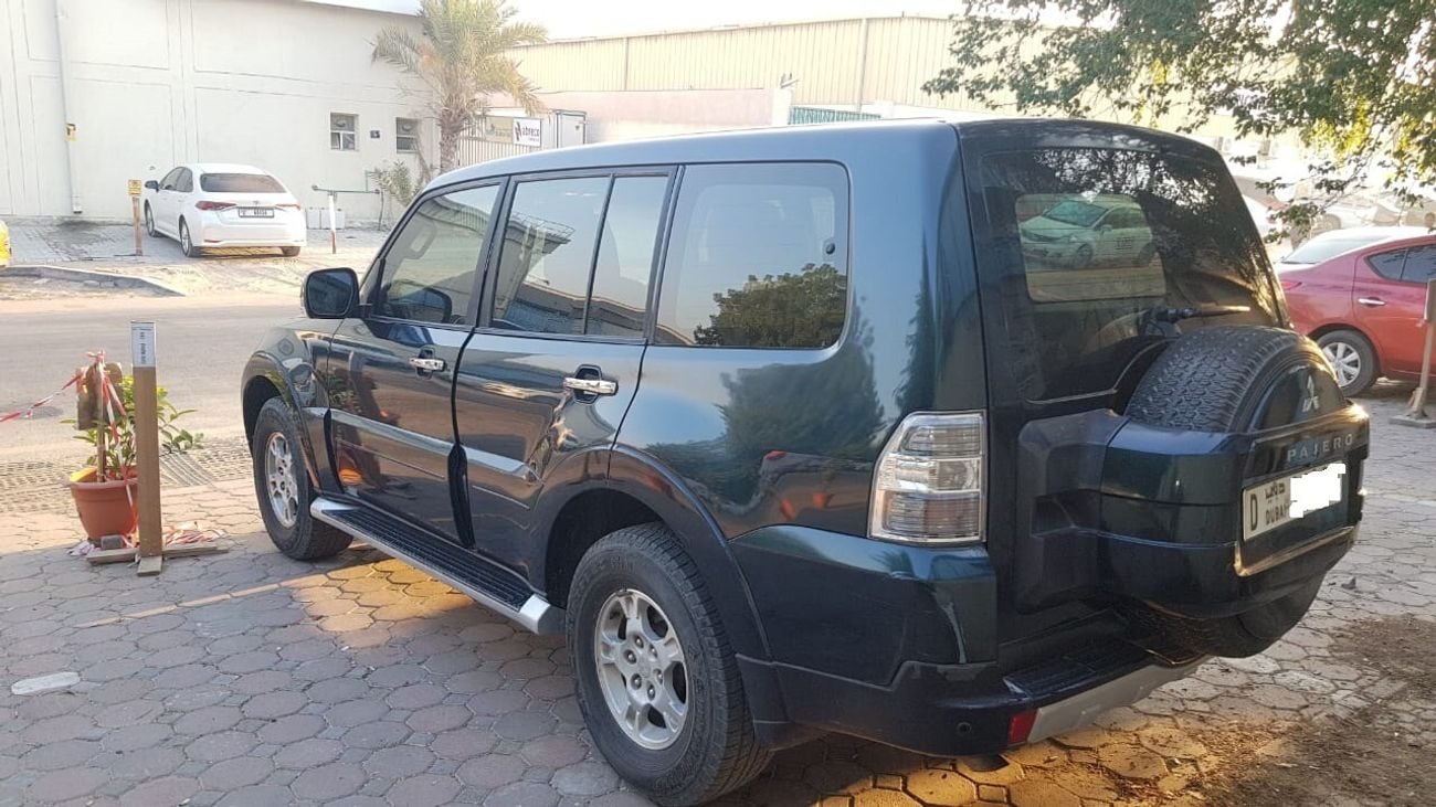 ميتسوبيشي باجيرو GLS