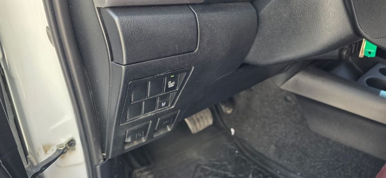 Toyota Hilux 2.7 PETROL AUTO FULL OPTION