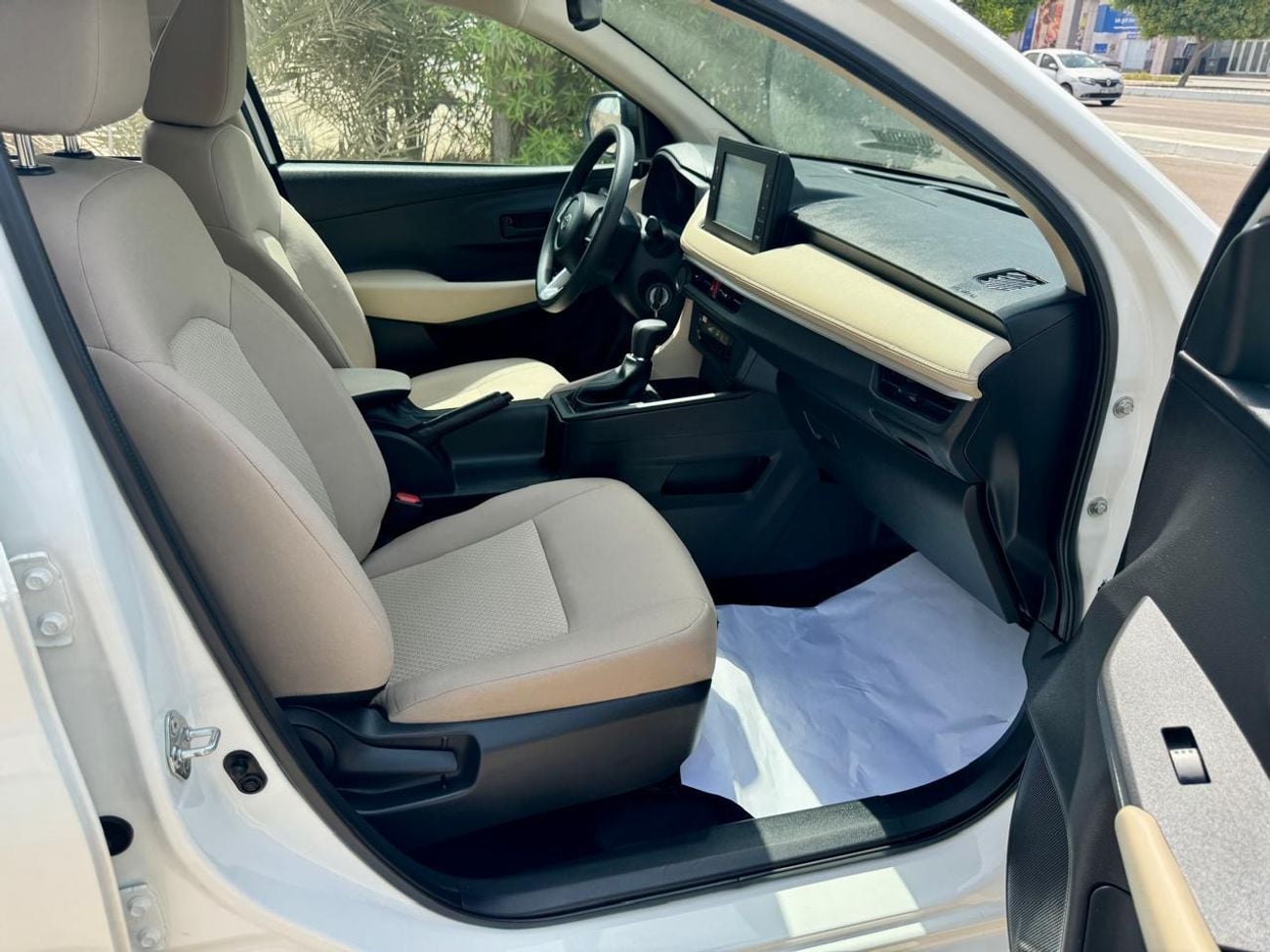 Toyota Yaris 1.5L E 673-Monthly l GCC l Camera, GPS l Accident Free