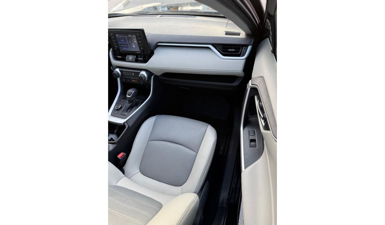 Toyota RAV4 Hybrid XLE 2.5L premium,Sunroof,limited Rims