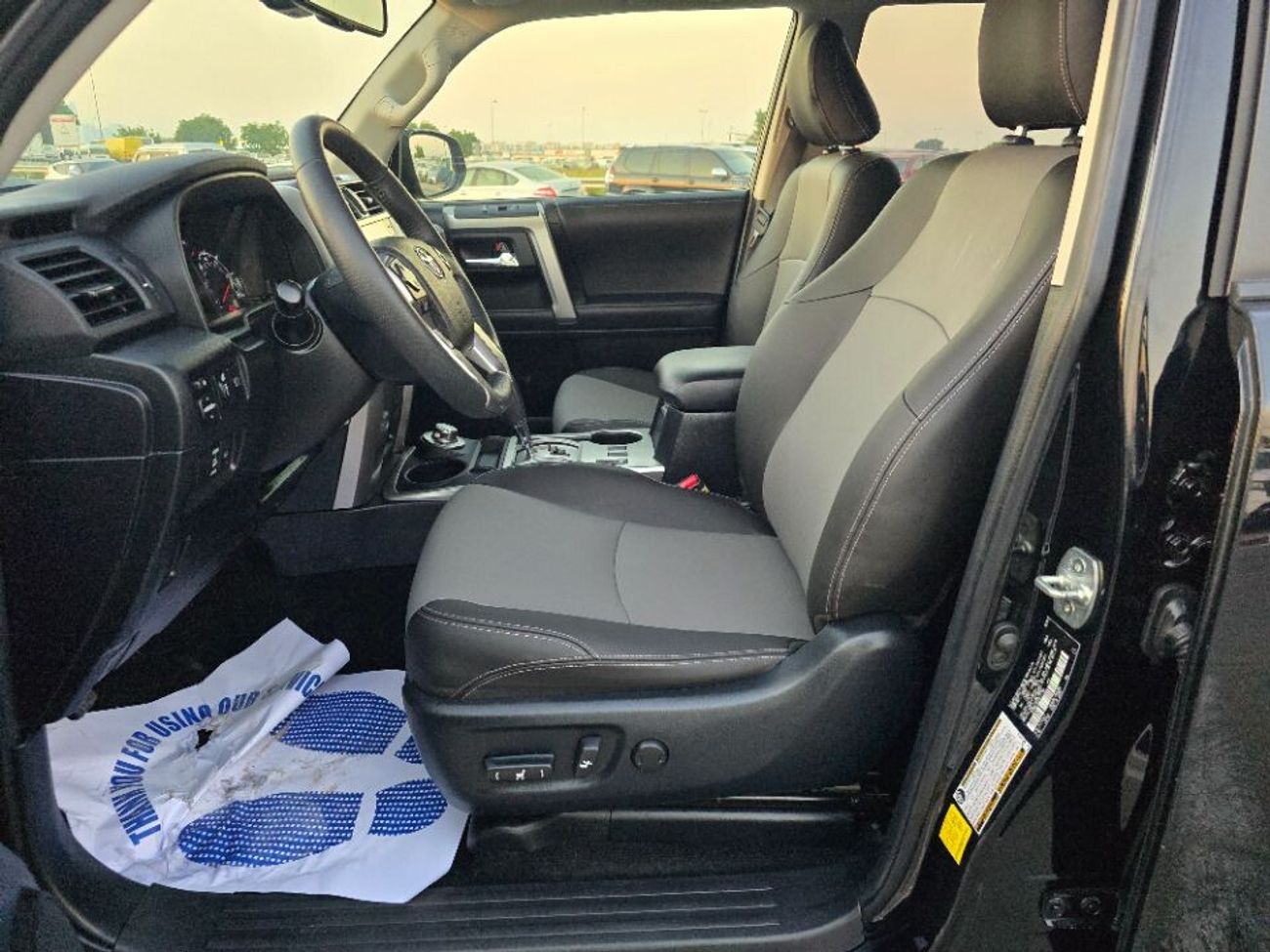 تويوتا Runner4 2022 Model 4x4 , Push button and leather seats