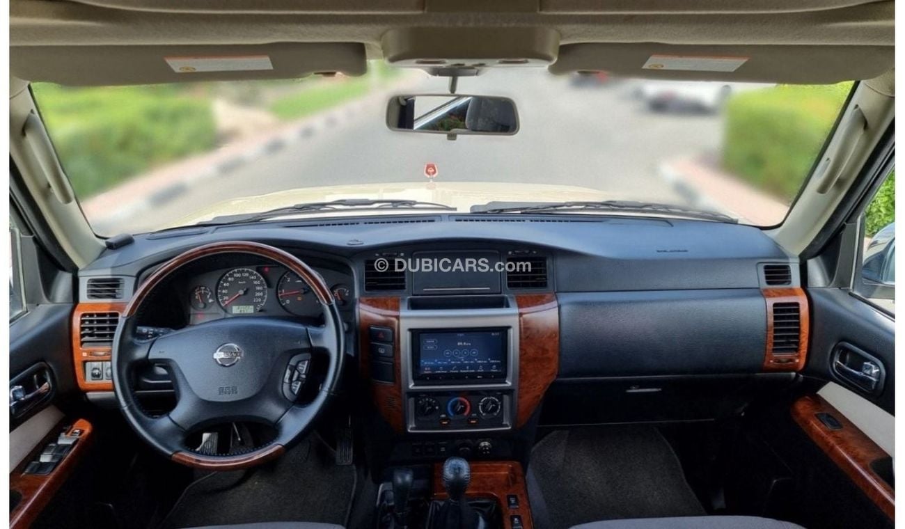 نيسان باترول سفاري 4.8L-2017-6 Cylinder - Manual Transmission - Pristine condition with Braid wheels and Gas Suspension