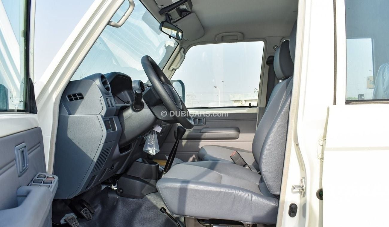 تويوتا لاند كروزر 70 LX10 - 2024 - 4.2l - Manual - 10 Seater - New Shape