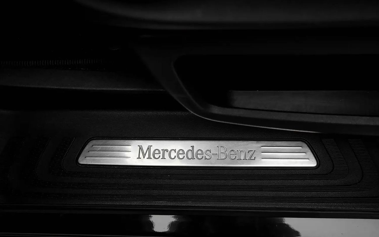 Mercedes-Benz V 250 Std 2.L - GCC Spec