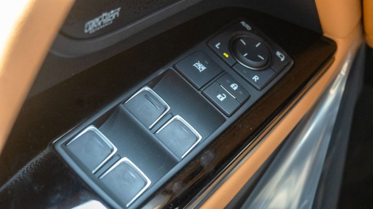 لكزس LX 700h Signature