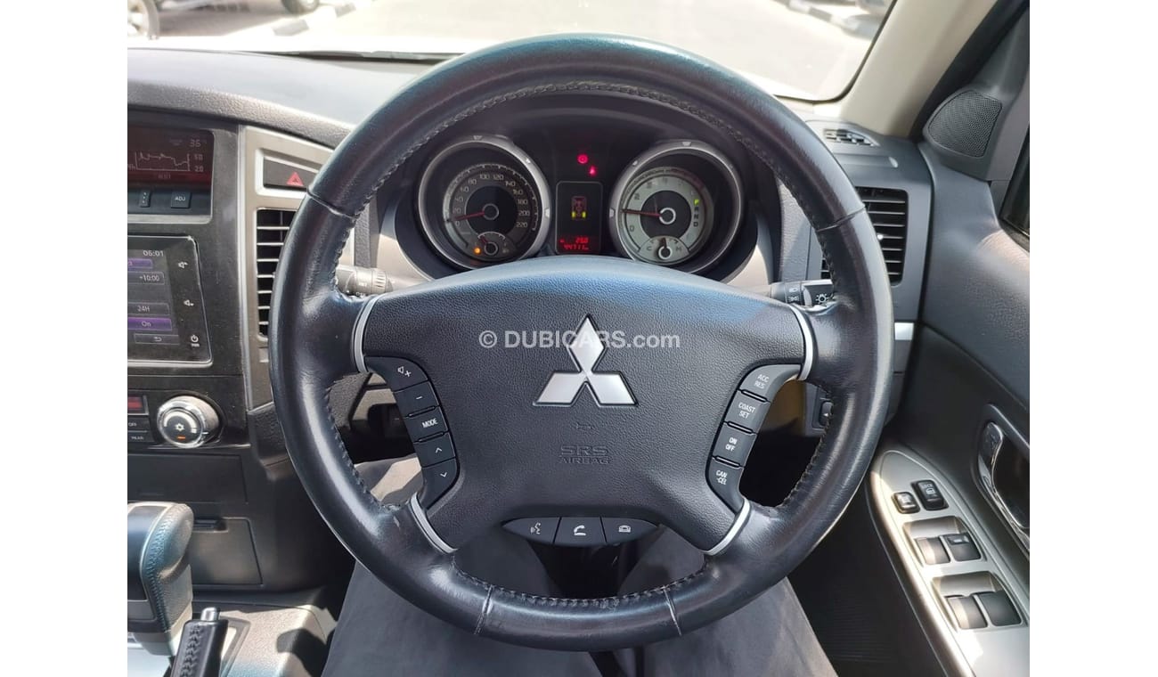 Mitsubishi Pajero MITSUBISHI PAJERO RIGHT HAND DRIVE(PM00423)