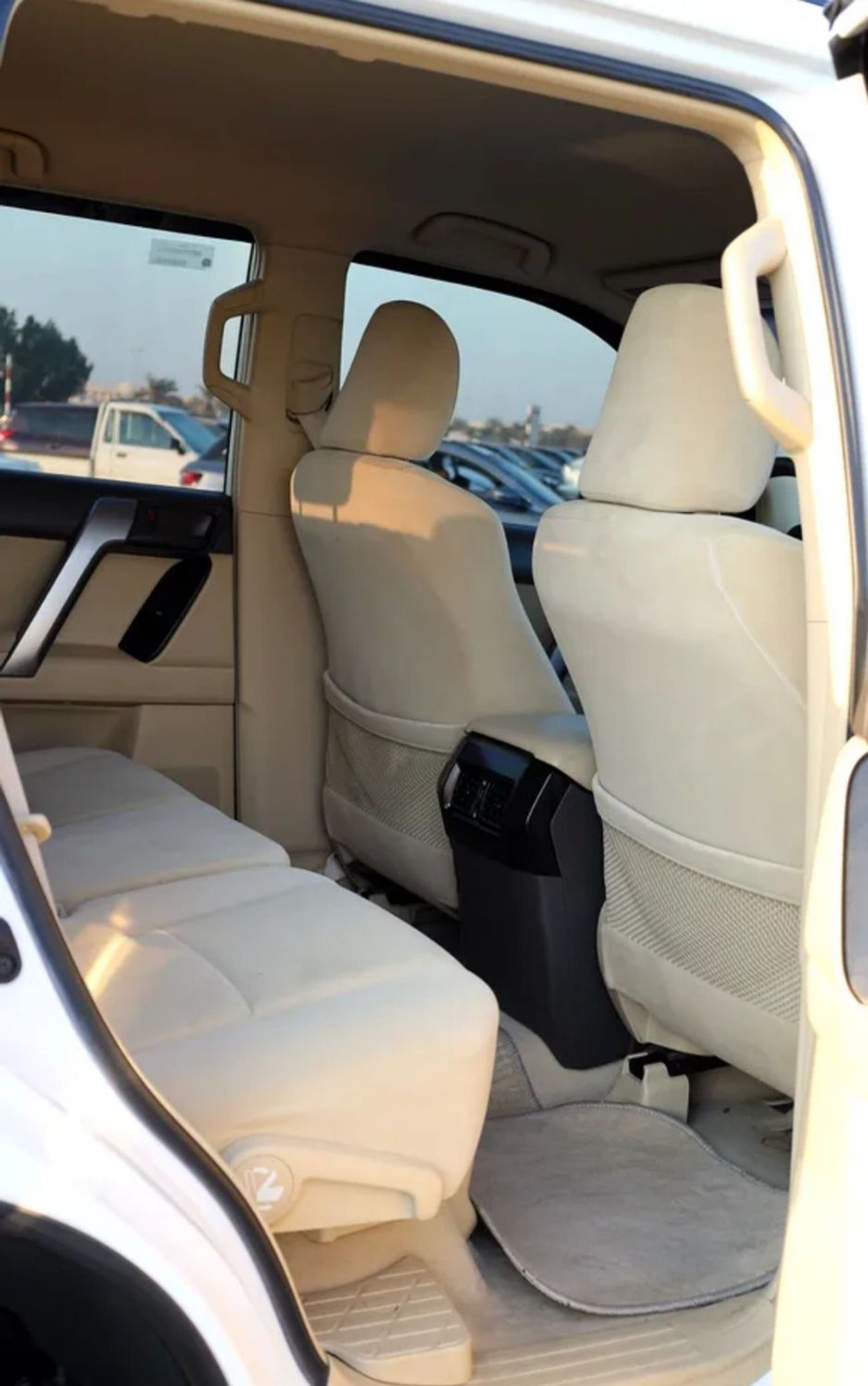 Toyota Prado Toyota prado 2015 Model TX 2.7 v4 petrol engine Colour White Transmission Automatic Interior.Begie 7