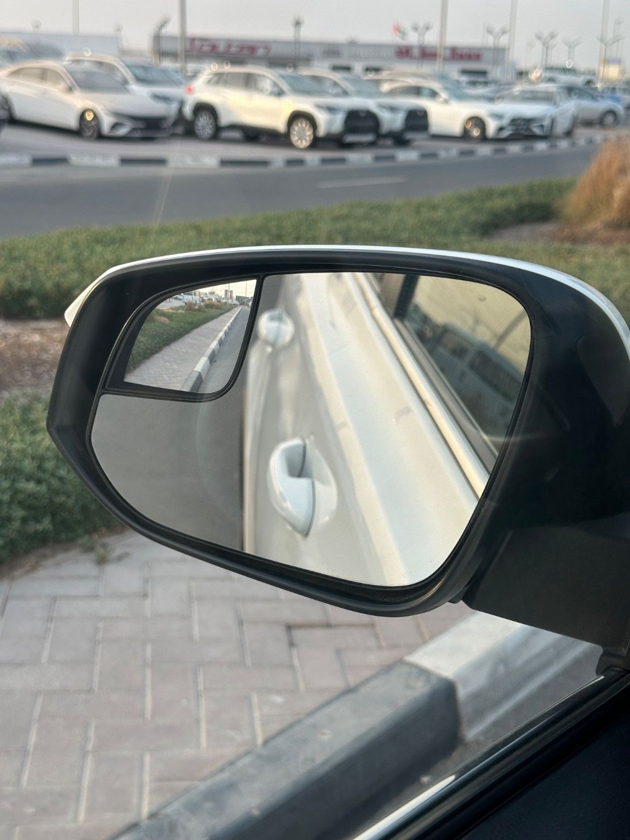 Toyota RAV4 XLE 4WD sunroof and Full Option