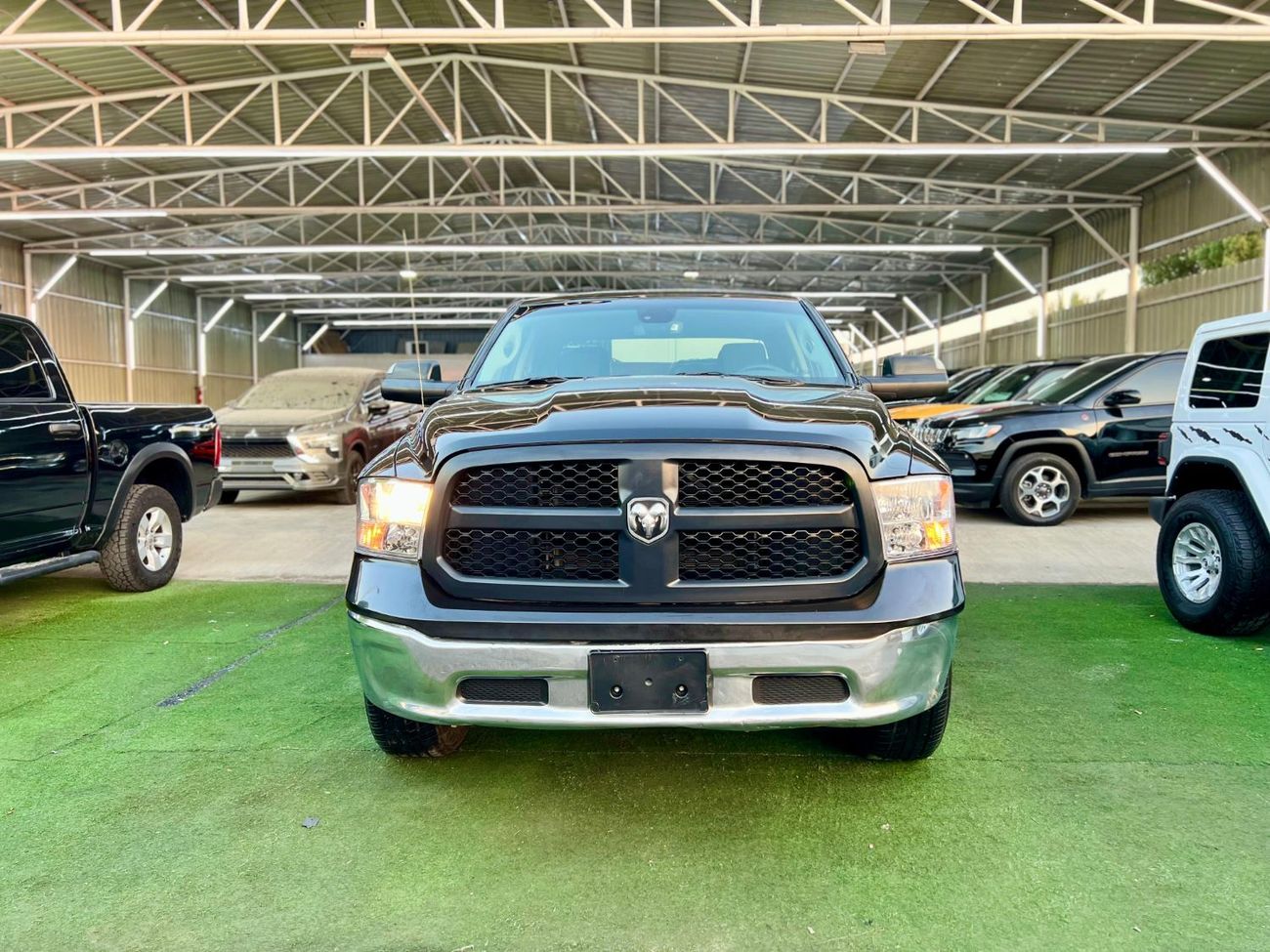 دودج رام فان Ram classic V8 5.7 warranty one year bank financie available