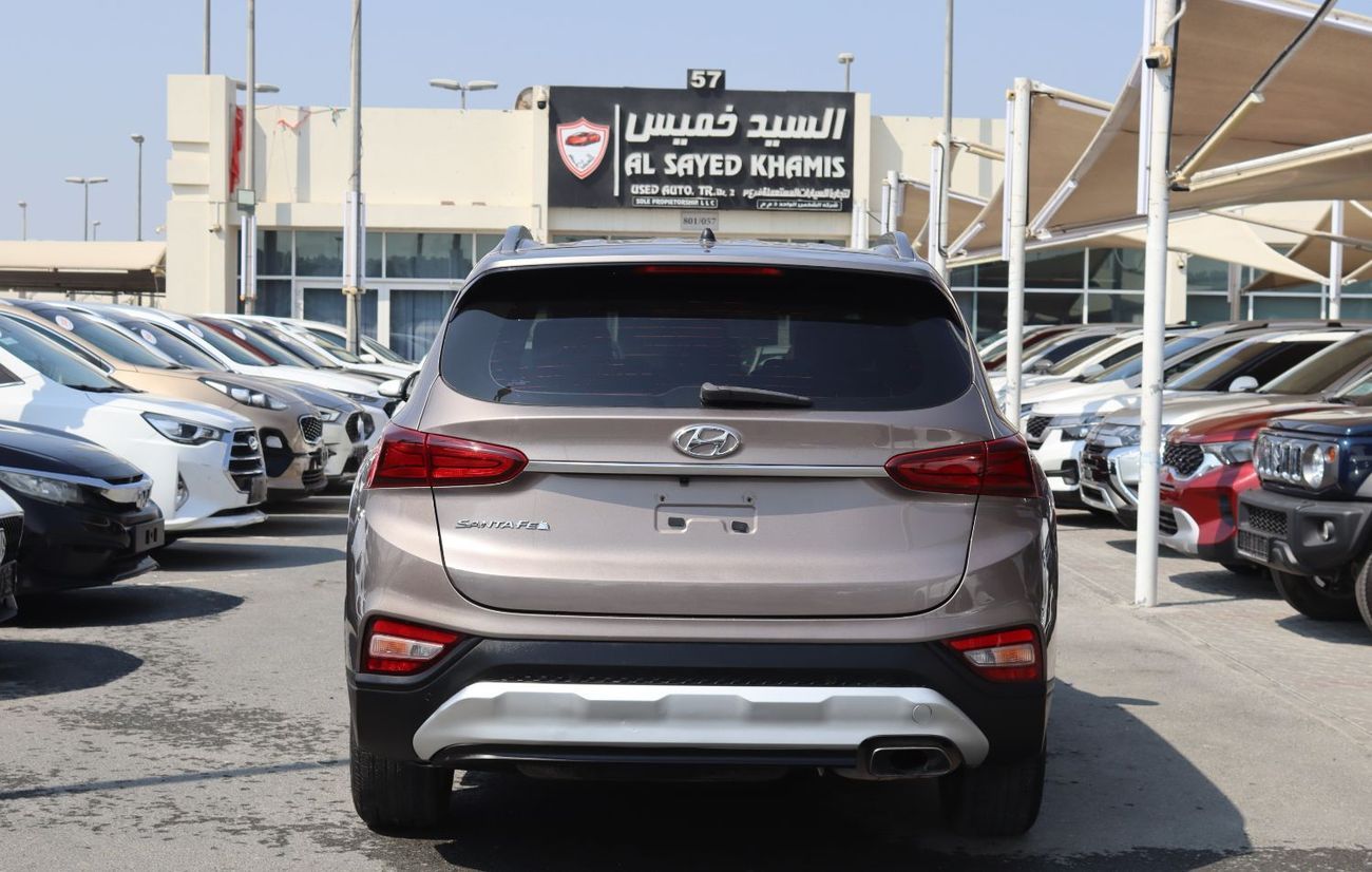 Hyundai Santa Fe GL 2.4L Hyundai Santa Fe 2019 - GCC - Accident-free - 2.4L  - 7 seats - Excellent condition
